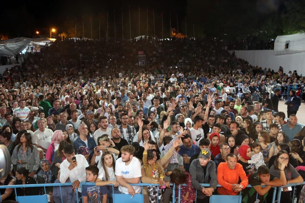 Binlerce Kişi, Çal Bağbozumu 26. Kültür ve Sanat Festivali’nde Bir Araya  Geldi…
