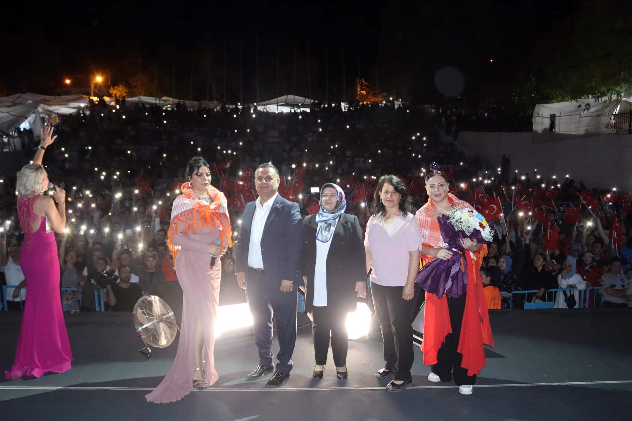 Binlerce Kişi,  Denizli Çal Bağbozumu 26. Kültür ve Sanat Festivali’nde Bir Araya  Geldi…