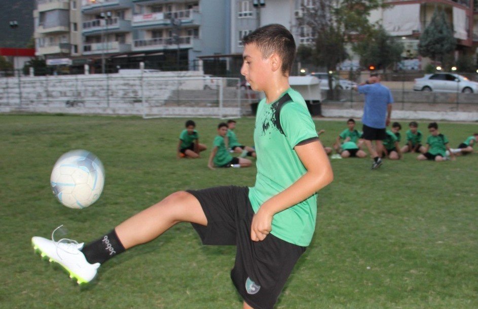Denizlispor'un Minik Yıldızı, Dedesi ve Amcasının İzinden Gidiyor...