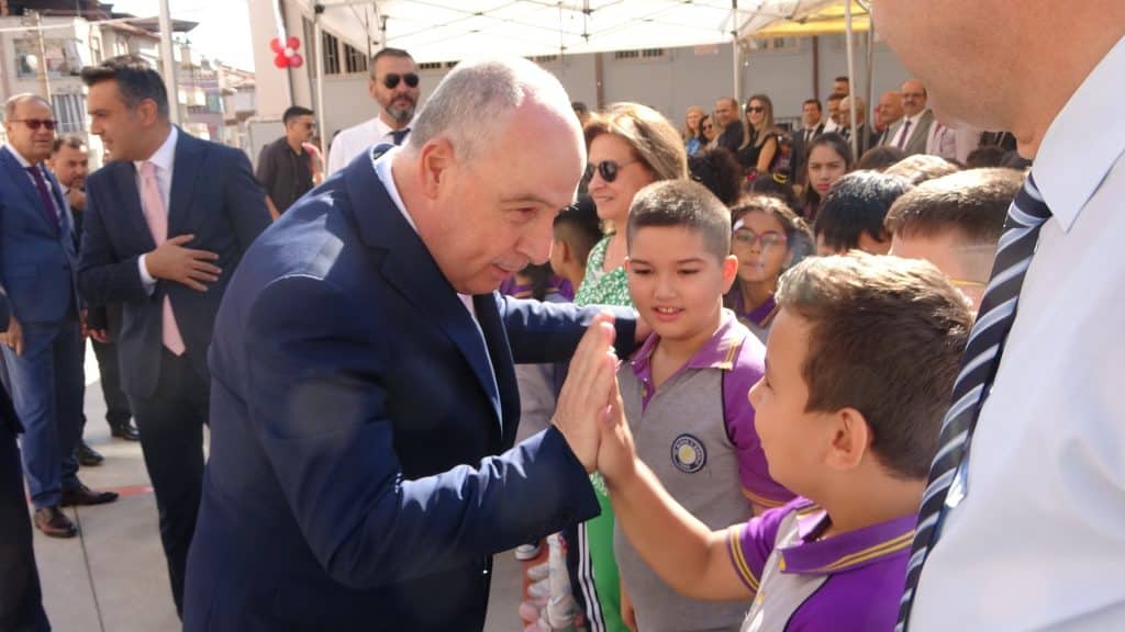 Denizli'de İlk Ders Zilini Vali Coşkun Çaldı...