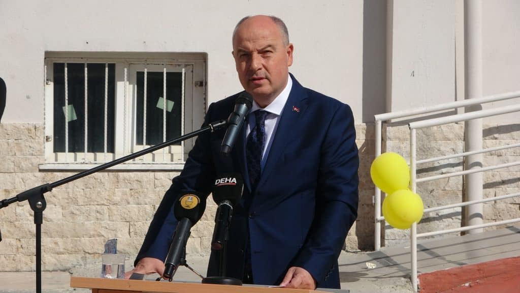 Denizli'de İlk Ders Zilini Vali Coşkun Çaldı...