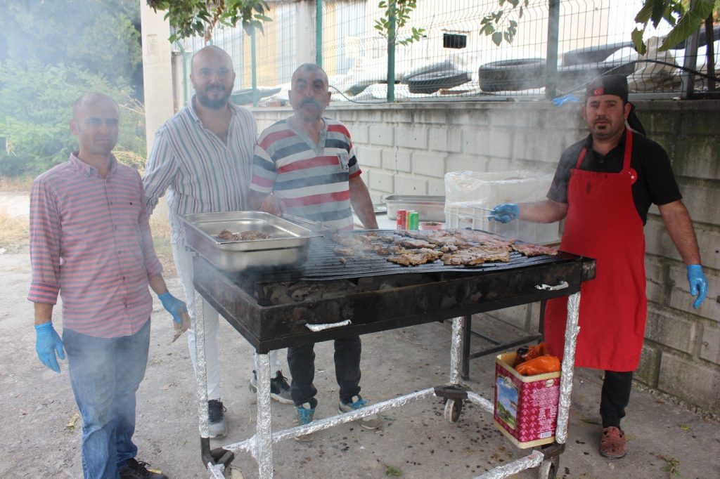 Yarışmada Avladığı Balıkları Dostlarına İkramı, Gelenek Haline Getirdi...