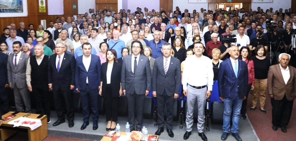 DENİZLİ CHP TEŞKİLATINDAN KILIÇDAROĞLU'NA ŞOK CHP'NİN DENİZLİ'DEKİ 14 KURULTAY DELEGESİ, ÖZGÜR ÖZEL'İN ADAYLIĞI İÇİN İMZA VERDİ