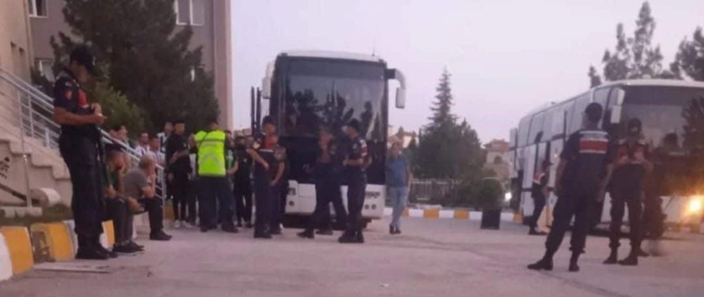 Denizlispor Taraftarlarını Taşıyan Otobüs, Bir Grubun Saldırısına Uğradı...