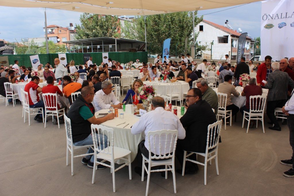 Yarışmada Avladığı Balıkları Dostlarına İkramı, Gelenek Haline Getirdi...