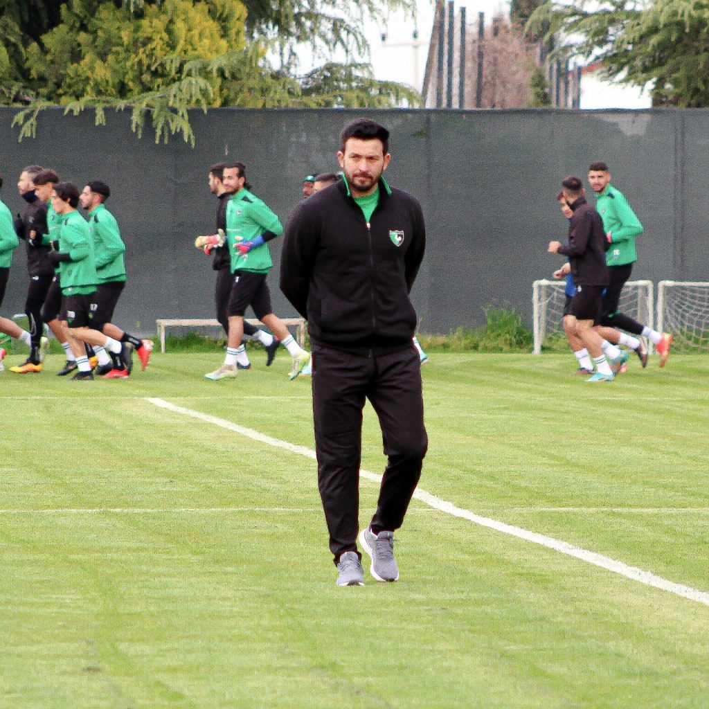 Denizlispor'un Teknik Direktörü Bülent Ertuğrul İstifa Etti...