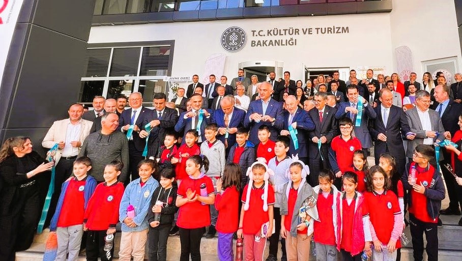 Denizli 100. Yıl İl Halk Kütüphanesi'ni Bakan Ersoy Hizmete Açtı...