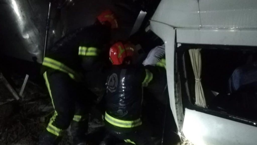 Denizli'de Minibüs Tırla Çarpıştı: 1 Ölü 2 Yaralı...