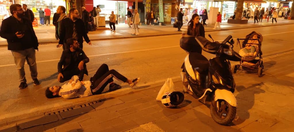 Denizli'de Motosikletin Çarptığı Genç, Hem Korkuttu Hem Güldürdü...