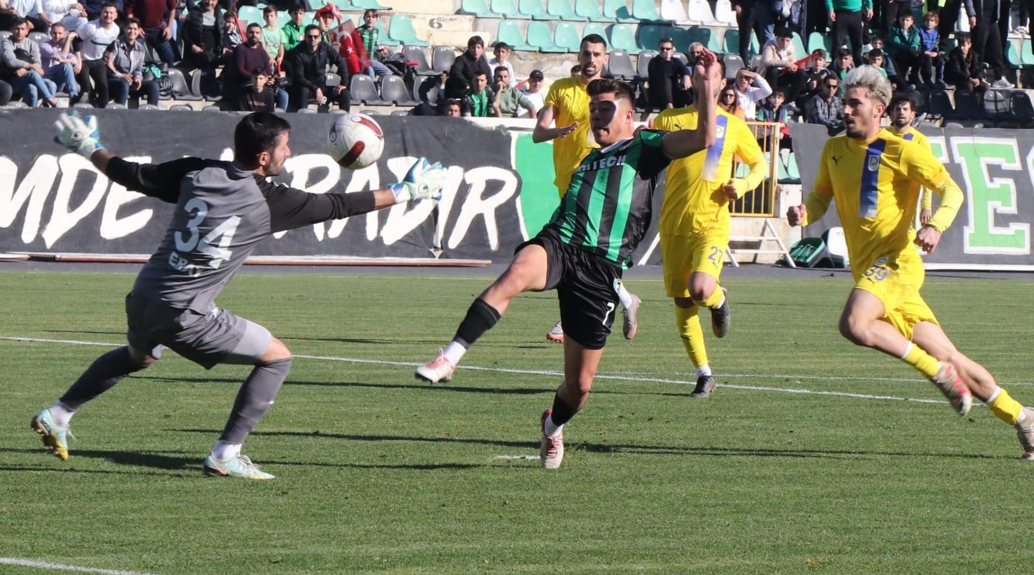 Horozların Galibiyete Sevinci: Denizlipor -2 Derincespor -1