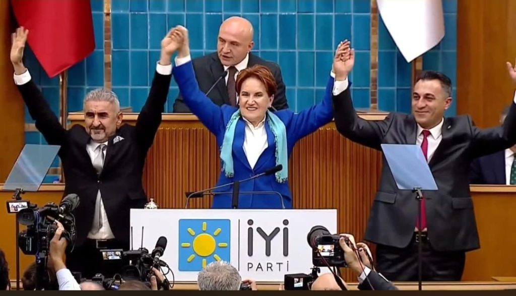 Akşener, Denizli’nin 2 İlçesi’nin Başkan Adaylarını Kürsüde Açıkladı…