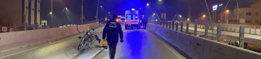 Denizli'de Üst Geçitte Feci Kaza: Motosikletteki 2 Kişi Öldü...