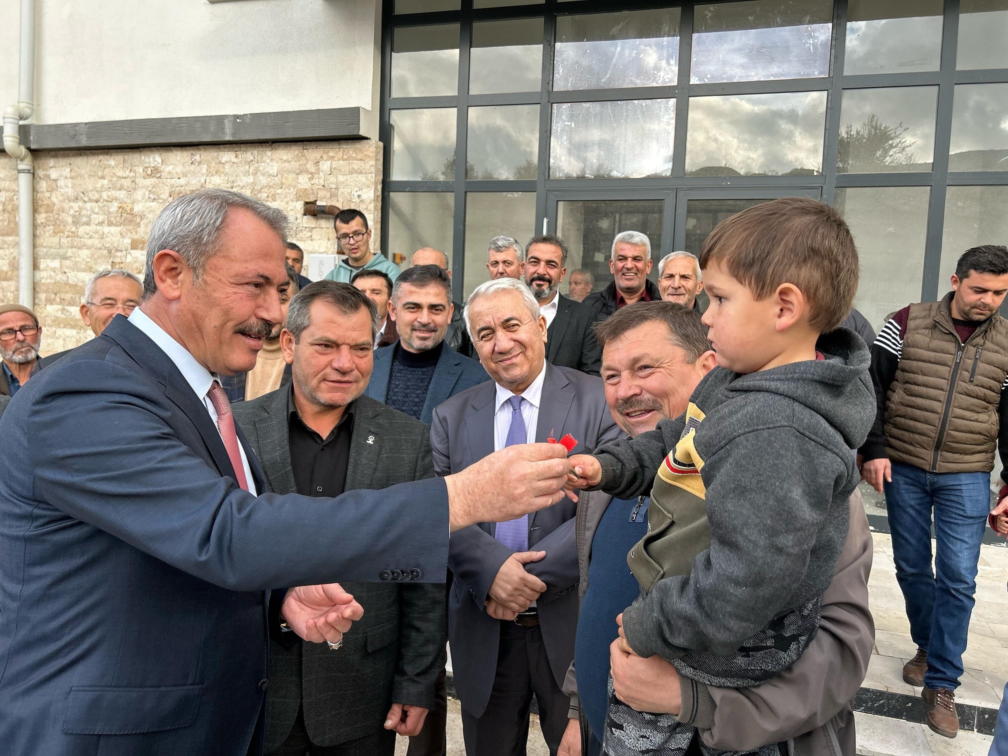 AK Parti Milletvekili Tin, Serinhisar TOKİ Konutlarının Anahtarlarını Teslim Etti…