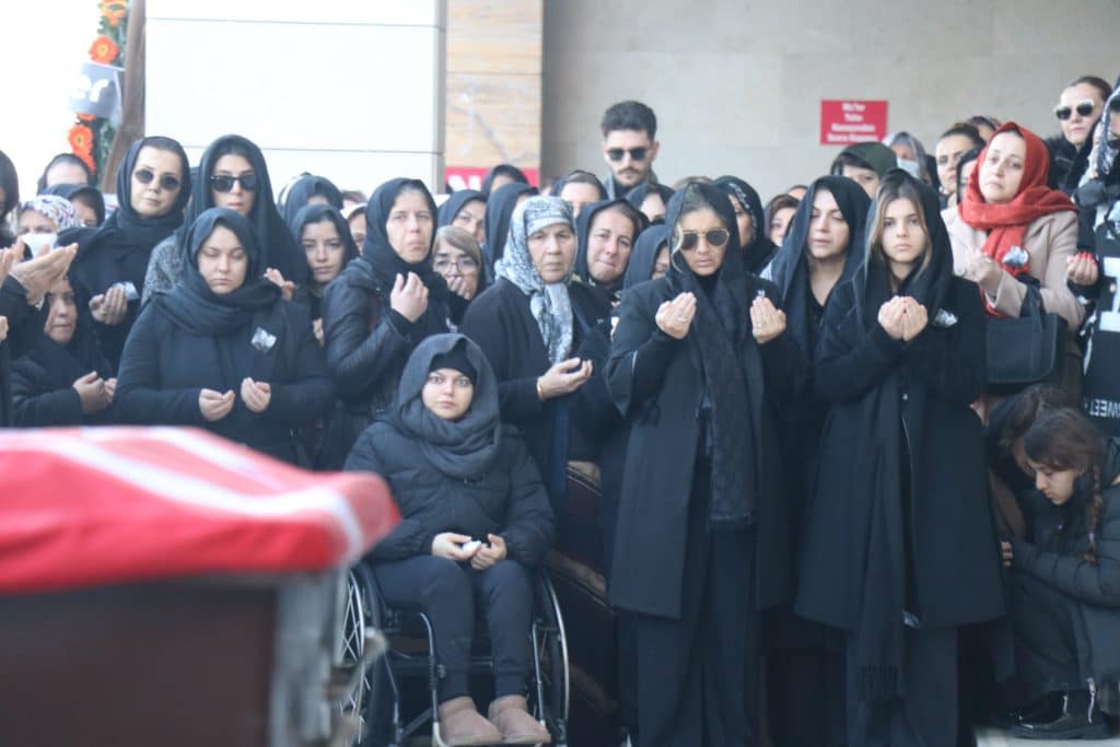 Cinkaya, Binlerce Seveni Tarafından Son Yolculuğuna Uğurlandı...
