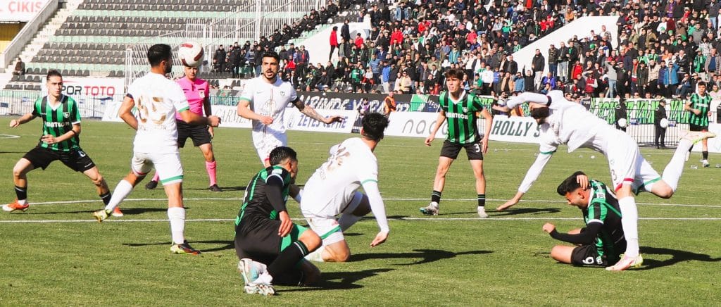 Horozlar, Kendi Evinde Amedspor'la Yenişemedi: 1- 1