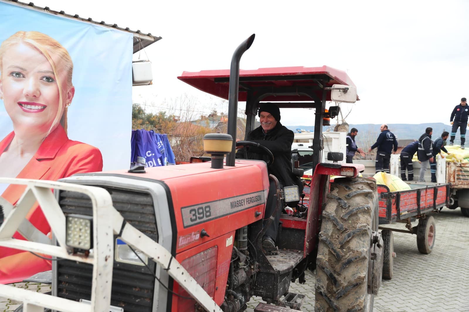 Merkezefendi Belediyesi’nin 100 Ton Gübre Desteği Çiftçileri Sevindirdi…