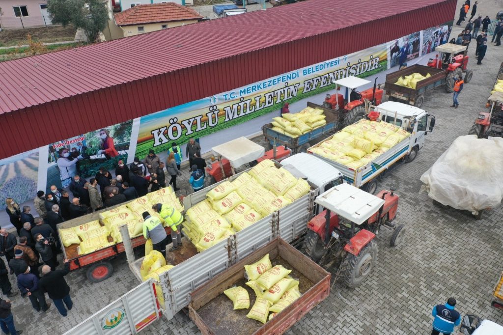 Merkezefendi Belediyesi 100 Ton Gübre ve 100 Ton Yem Desteğini Sürdürüyor...