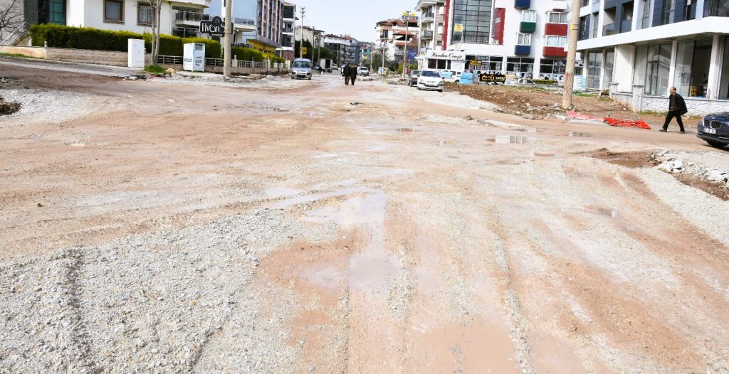 CHP Adayı Ertemur: Pamukkale, Yarım Bırakılan Çamurlu Yolları Hak Etmiyor...