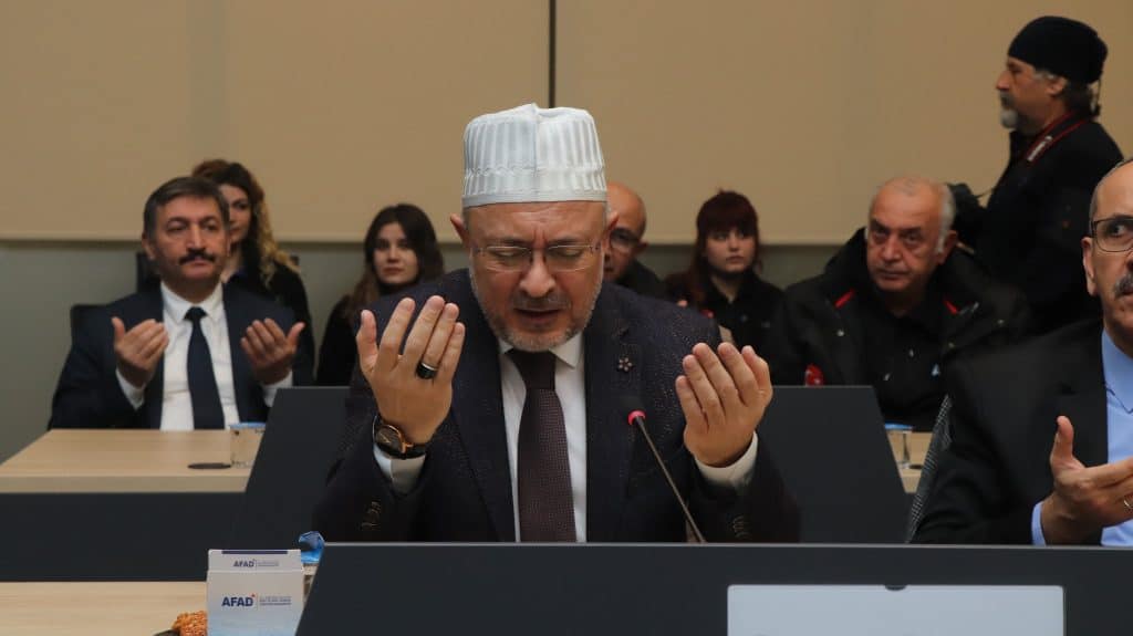 Vali Coşkun: Denizli Her şeyiyle Depremzede Vatandaşlarımızın Yanında Oldu...