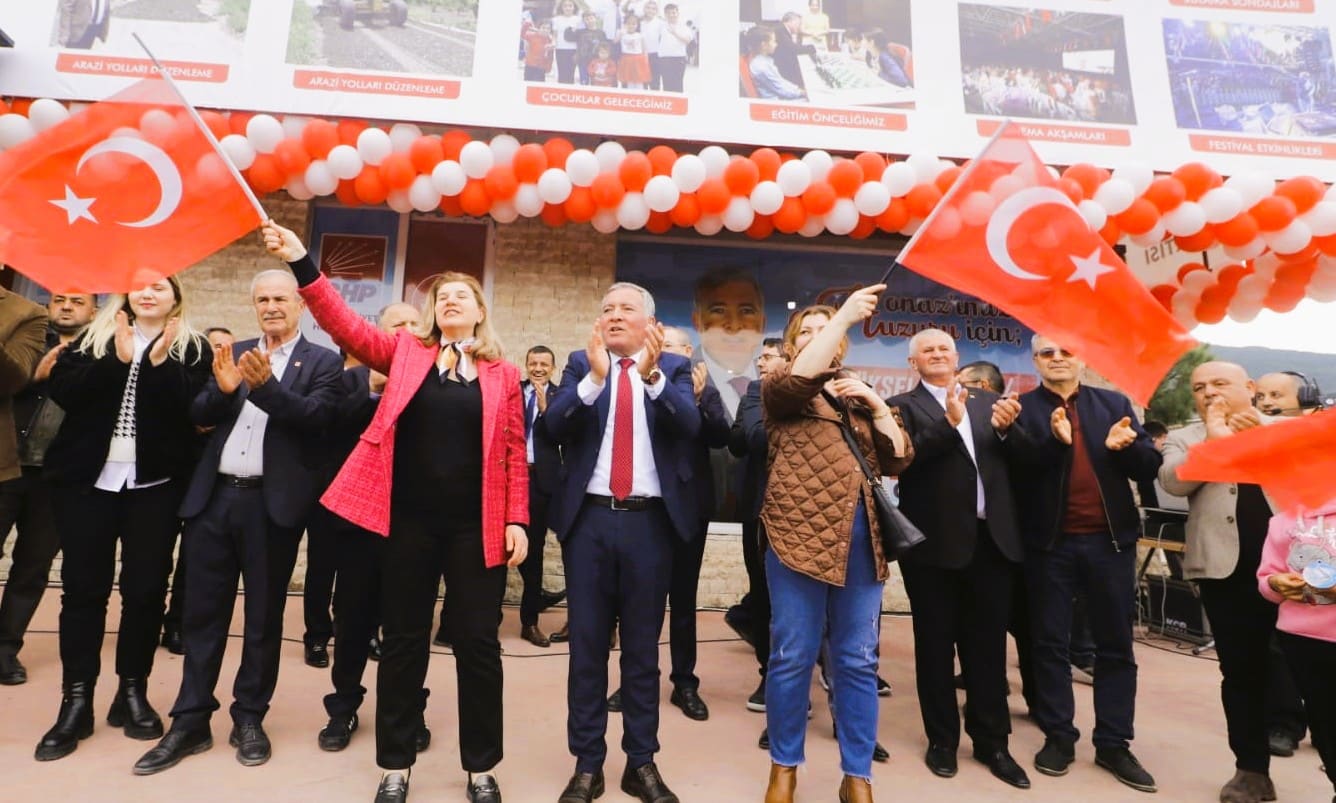 Başkan Kepenek, Seçim Koordinasyon Merkezi Açılışını Miting Havasında Yaptı…