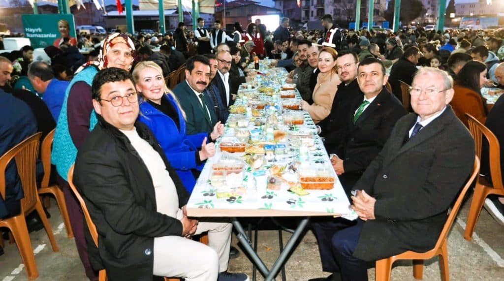 Binlerce Kişi Orucunu Sevindik Mahallesi’nde Açtı…