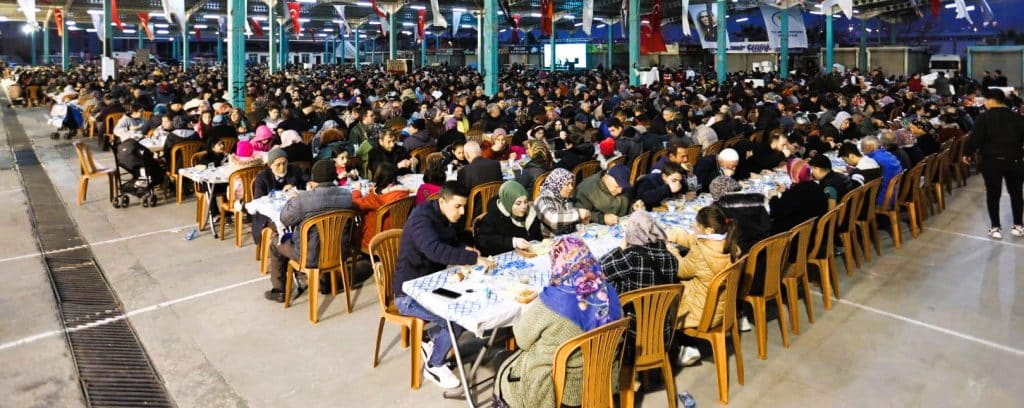 Binlerce Kişi Orucunu Sevindik Mahallesi’nde Açtı…