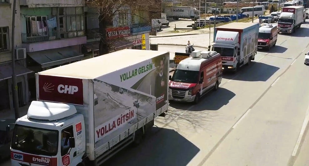 Ertemur’dan Sıra Dışı Tanıtım: Projelerini Tırlarla Pamukkale’ye Gösterdi…