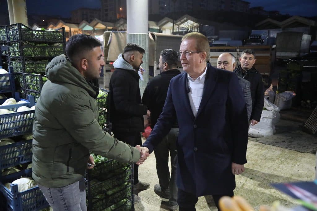 Pekdemir ve Ekibinden  Hal Esnafına Şafak Vakti Sürprizi…