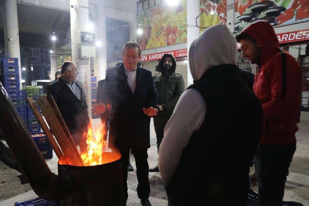 Pekdemir ve Ekibinden Hal Esnafına Şafak Vakti Sürprizi…