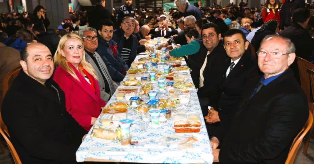 İftar Sofrası Bu Kez Mehmet Akif Ersoy Mahallesi’nde Kuruldu…