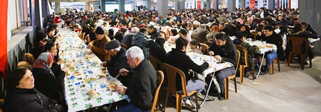 İftar Sofrası Bu Kez Mehmet Akif Ersoy Mahallesi’nde Kuruldu…