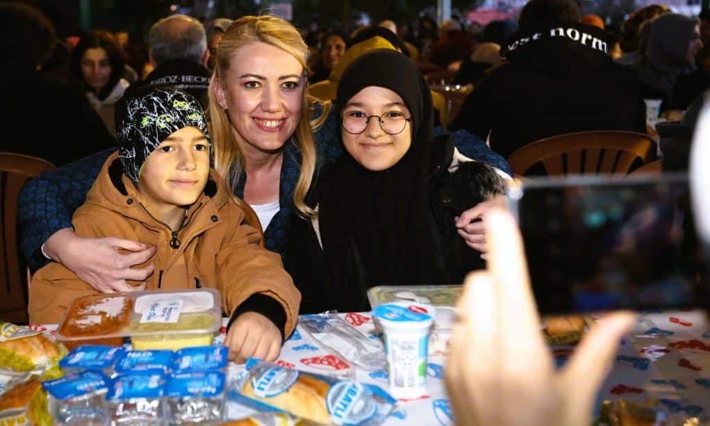 Merkezefendi'de Gönül Sofrası Gültepe Mahallesi'ne Kuruldu…