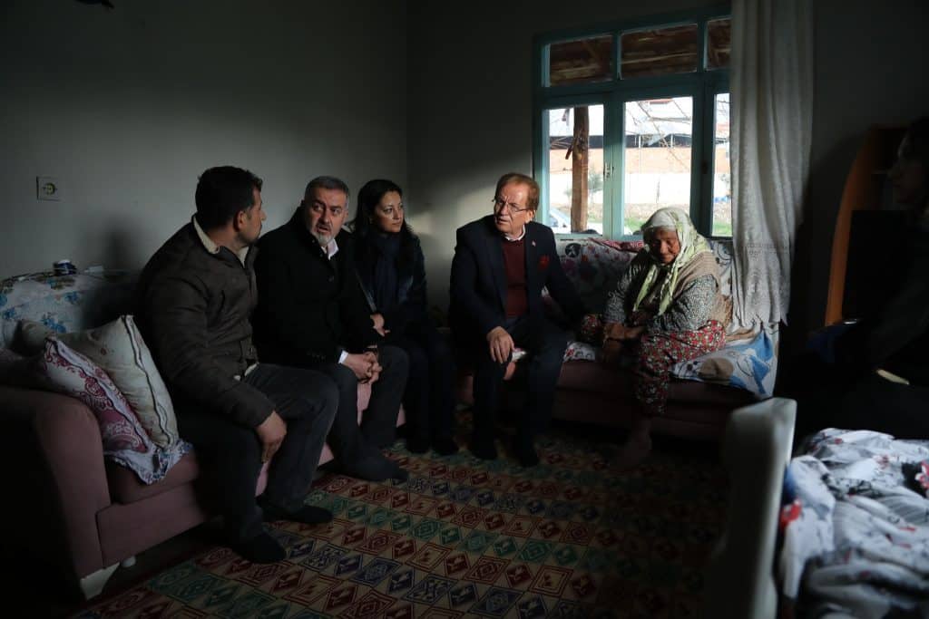 Pekdemir: Kırsal Mahallelerdeki Yaşlıları Düşünerek Hizmet Ofisleri Kuracağız…