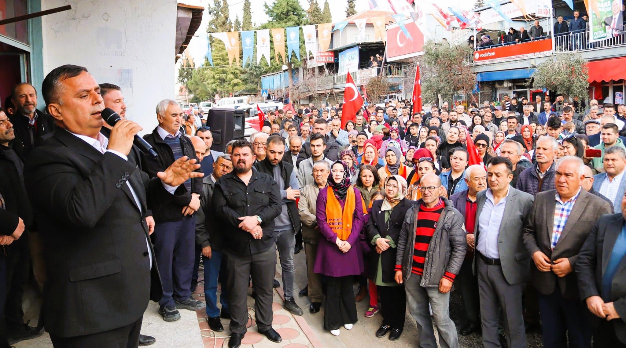 Çal Belediye Başkanı Akcan, SKM Açılışına 5 Kilometrelik Konvoyla Gitti…