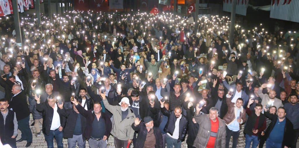 Başkan Akcan, Müjdelerle Gittiği Akkent’ten Rekor Bekliyor…