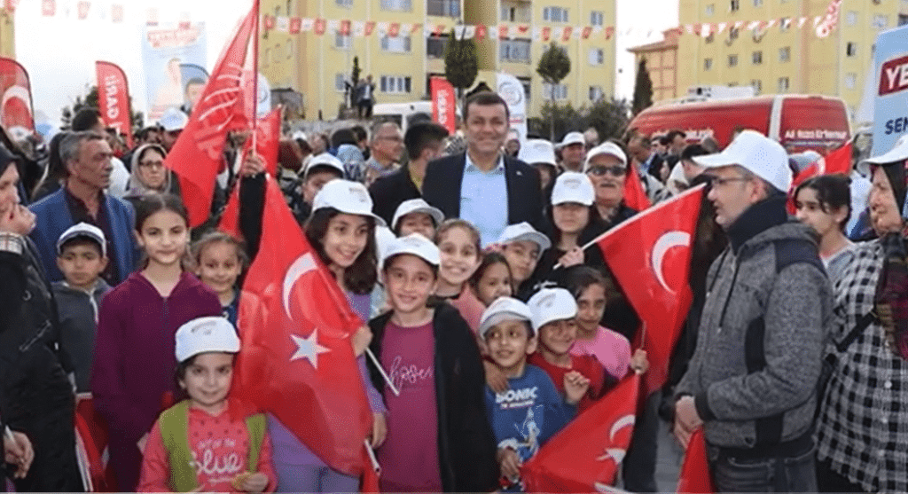 Çavuşoğlu’nun Seçim Şarkısı: Hayalleri Yıktınız, Milleti Kandırdınız…