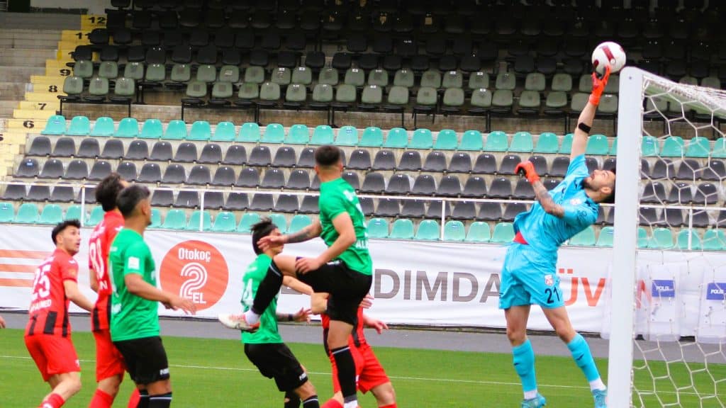 TFF 2. Lig'in 28. haftasında Denizlispor, sahasında karşılaştığı GMG Kastamonuspor’a 2-1 mağlup oldu.