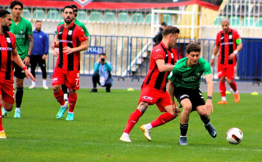 TFF 2. Lig'in 28. haftasında Denizlispor, sahasında karşılaştığı GMG Kastamonuspor’a 2-1 mağlup oldu.