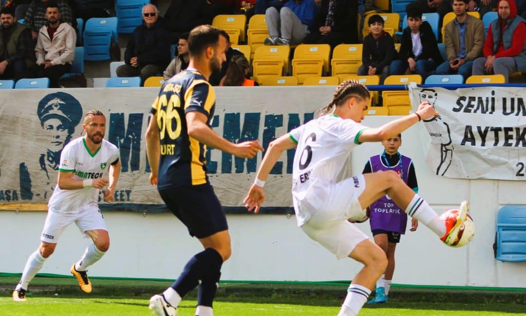 Denizlispor, Menemen Deplasmanından Eli Boş Döndü: 1-3