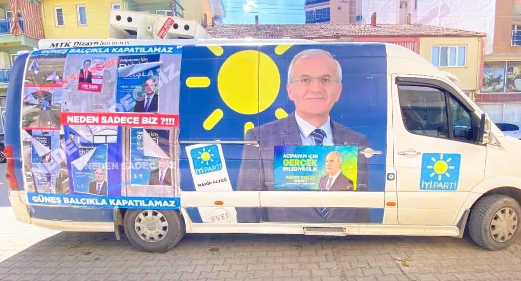 Acıpayam'da İYİ Parti Adayı Mahir Altuğ’dan Dikkat Çeken Protesto Eylemi…