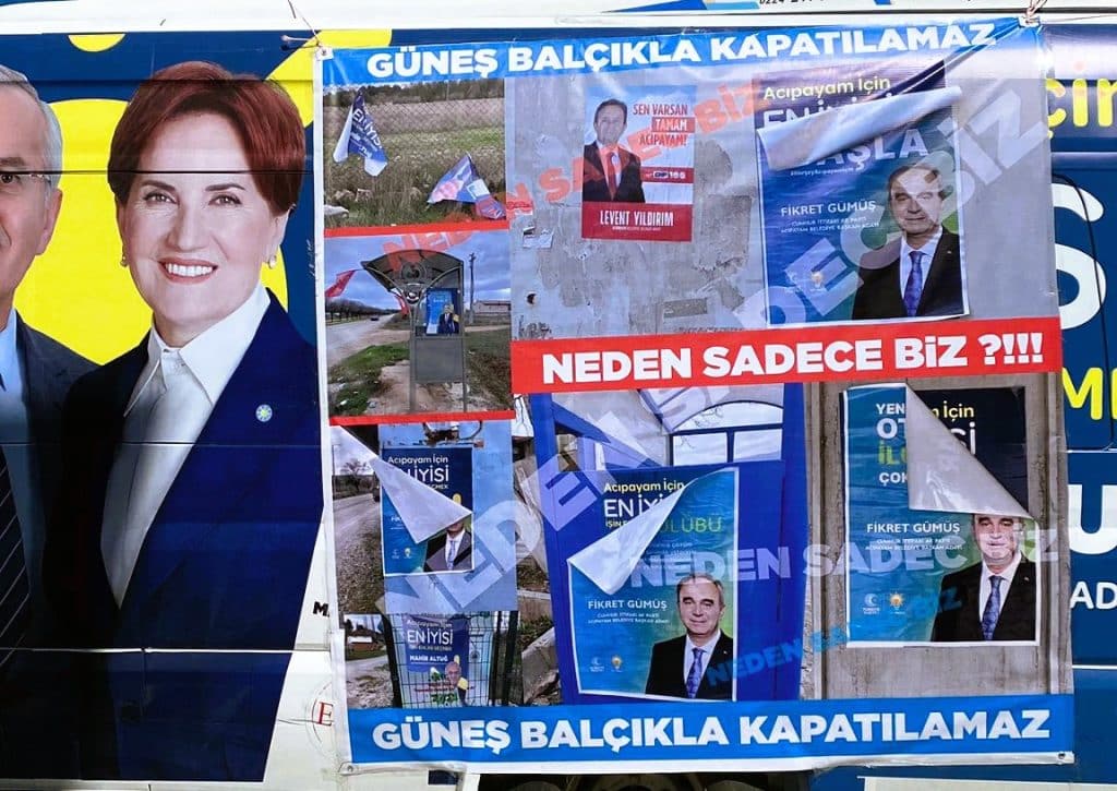 Acıpayam'da İYİ Parti Adayı Mahir Altuğ’dan Dikkat Çeken Protesto Eylemi…