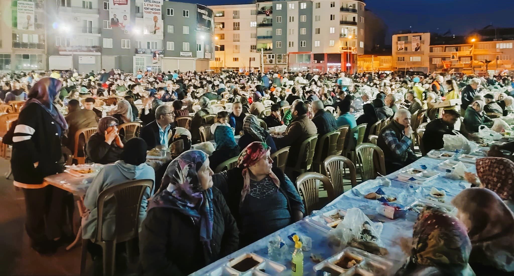 Sarayköy Belediyesi’nin İftar Sofralarında Binler Buluşuyor…