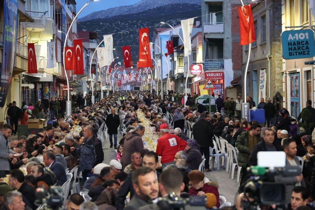 Tavas Belediyesi Binlerce Vatandaşı Gönül Sofrasında Buluşturdu…