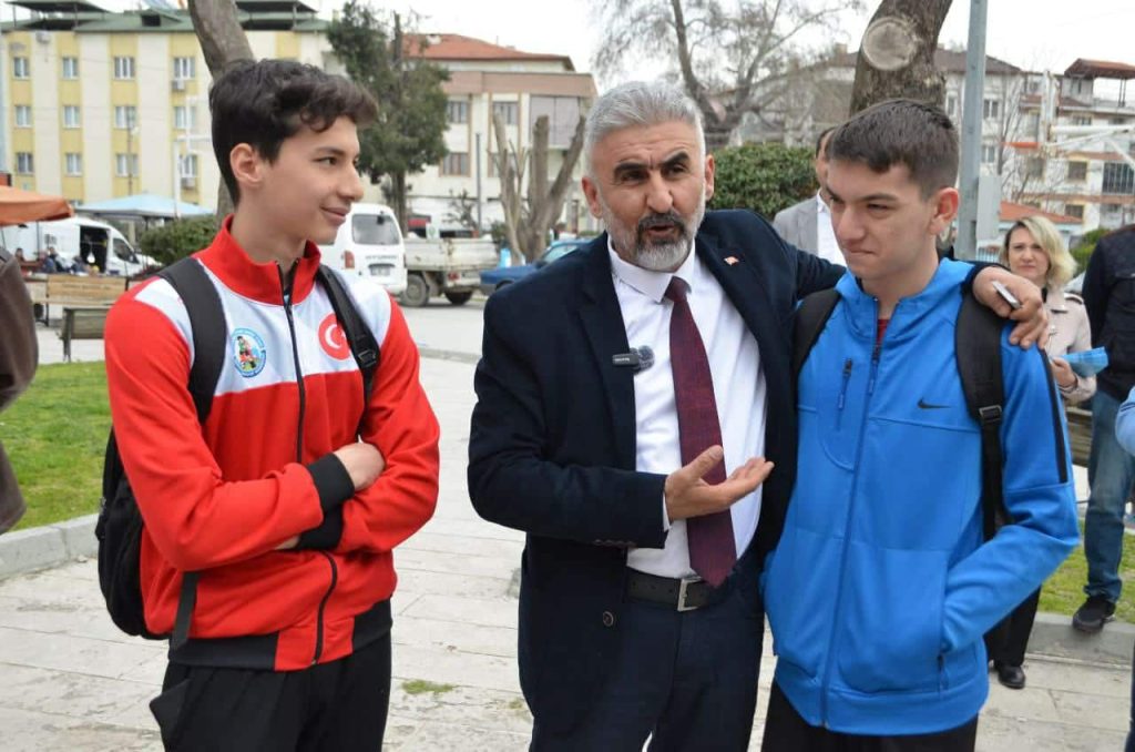 Berberoğlu, Gençlere İYİ Spor Alanları ve Aktiviteleri İçin Söz Verdi…