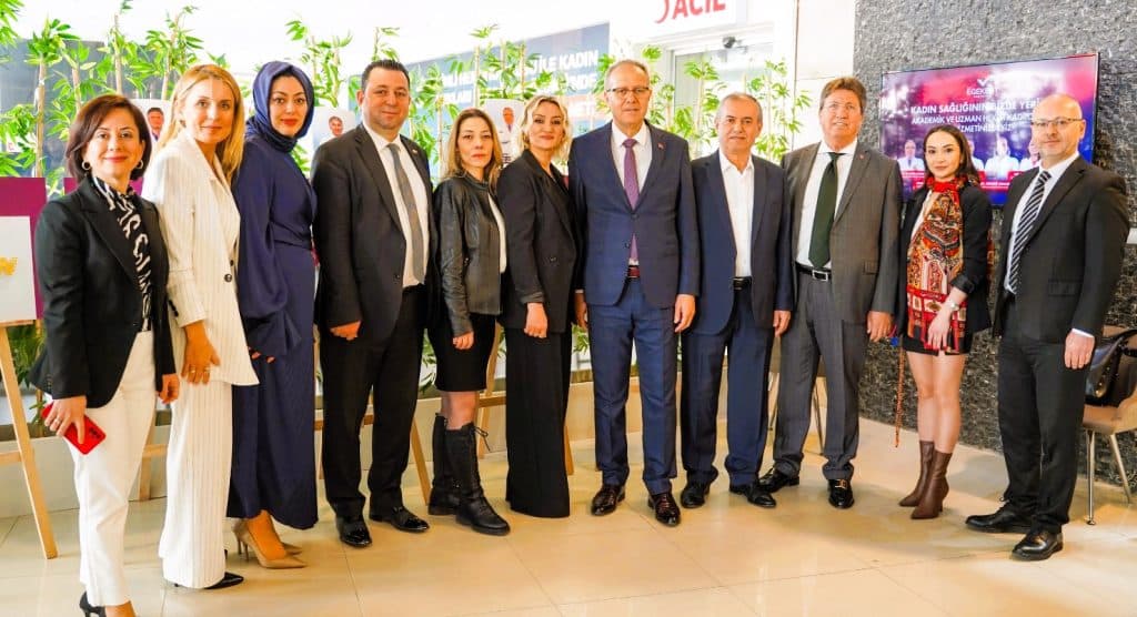 Uğur'lu Öğrencilerin Gözünden Doktorlar Sergisi Açıldı...