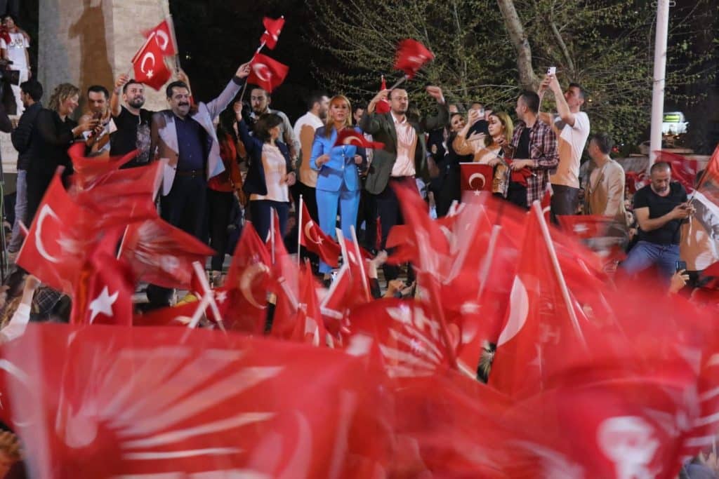 31 Mart Mahalli İdareler Genel Seçimlerinin kesin olmayan sonuçlarına göre, Denizli'de kesin olmayan ilk sonuçlara göre CHP’li Merkezefendi Belediye Başkanı ve Belediye Başkan Adayı Şeniz Doğan ile Pamukkale Belediye Başkan Adayı Ali Rıza Ertemur yarışı önde götürüyor.