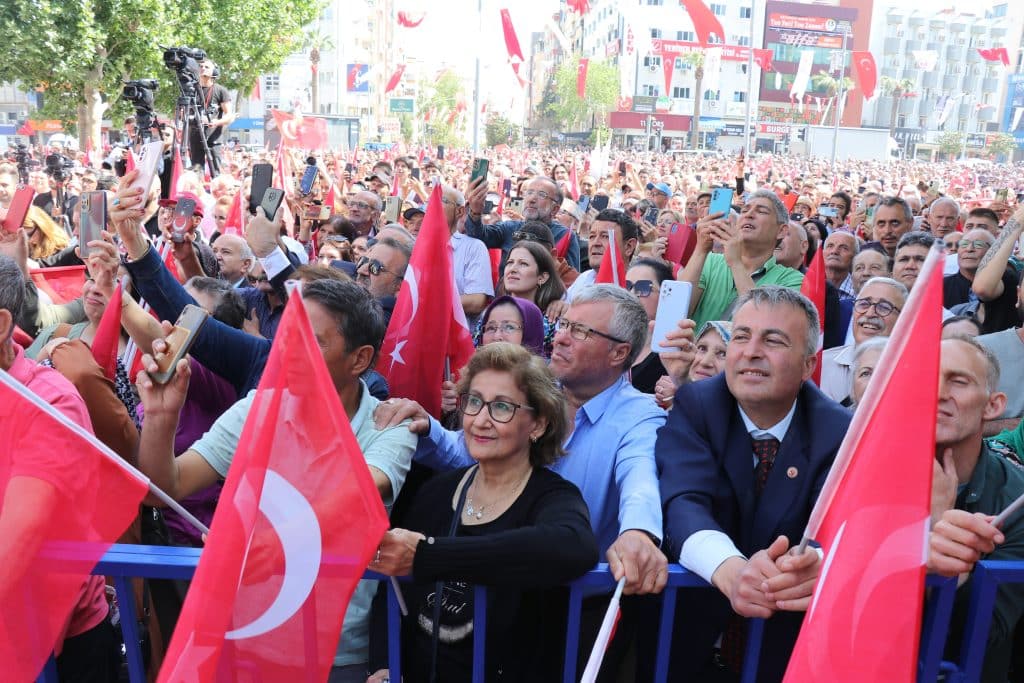 ÖZEL, 15 BELEDİYE KAZANDIRAN DENİZLİ HALKINA TEŞEKKÜR ETTİ...