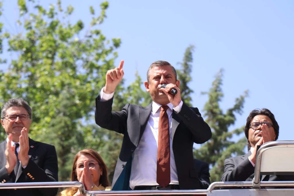 ÖZEL, 15 BELEDİYE KAZANDIRAN DENİZLİ HALKINA TEŞEKKÜR ETTİ...