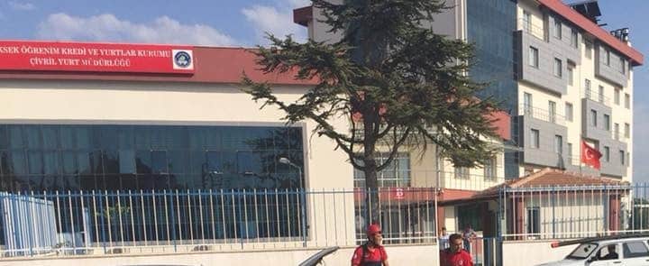 Denizli'nin Çivril İlçesi'ndeki KYK Yurdunda 97 Öğrenci Yemekten Zehirlendi...