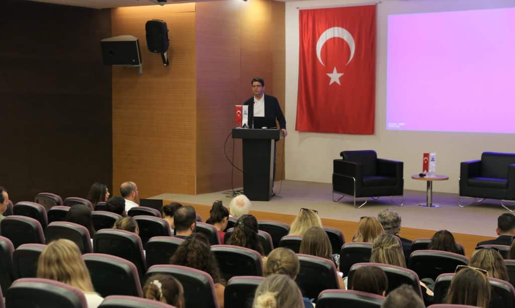 DENİB Ev Sahipliğinde “Uluslararası Fuarlarda Tasarım” Söyleşisi...